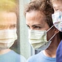 Para las mujeres, las labores del hogar representan siete horas al día; para los hombres, solo tres.