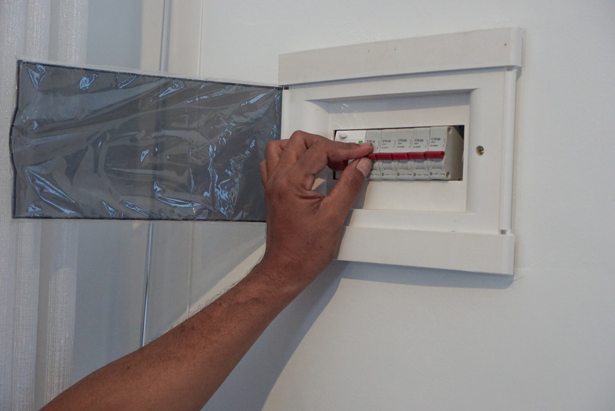 Esta es la importancia de dispositivos de protección contra sobretensiones.