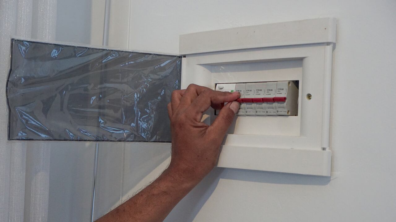 Esta es la importancia de dispositivos de protección contra sobretensiones.