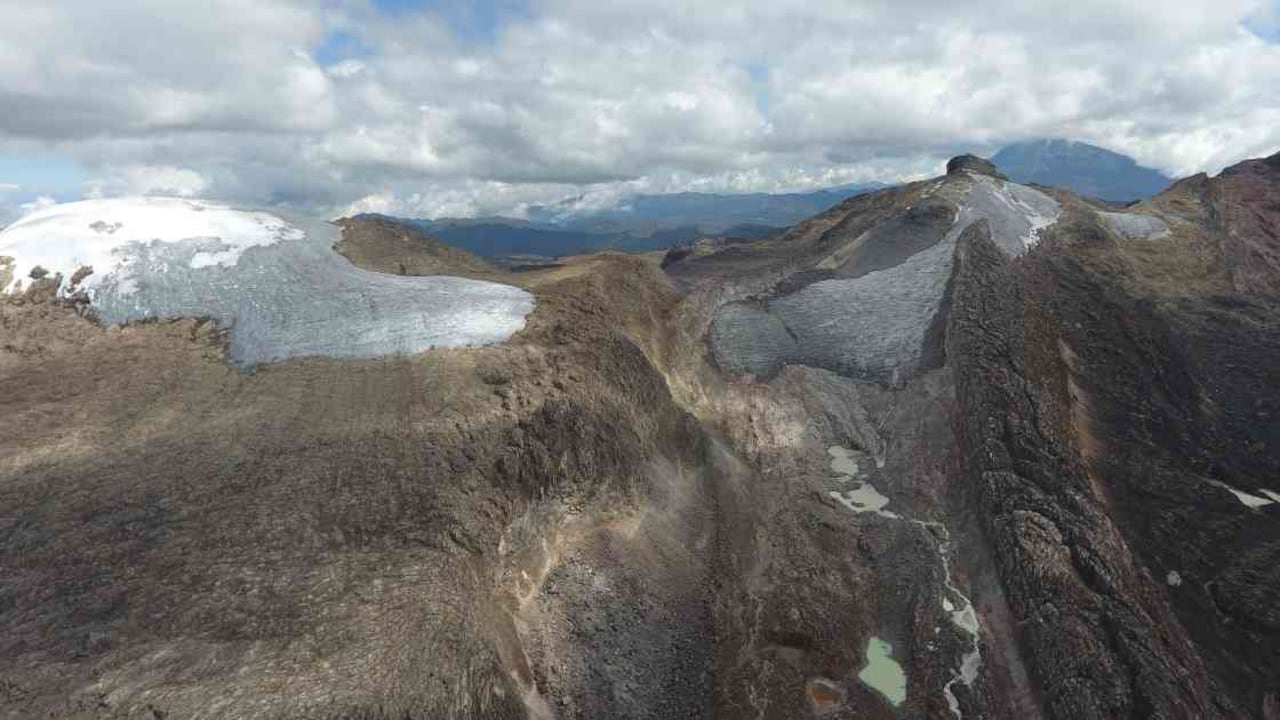 Así lucen actualmente las cumbres norte y centro del Volcán Nevado Santa Isabel. Foto: Ideam.