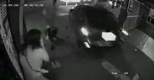 El conductor del carro salió velozmente de un parqueadero ubicado en la calle 85 con carrera 15