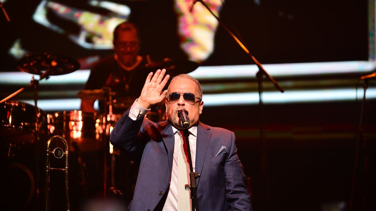 MIAMI, FL - 19 DE FEBRERO: El músico Willie Colón se presenta en vivo en el James L. Knight Center el 19 de febrero de 2022.