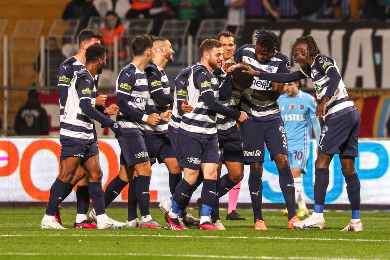 Jugadores del Kasimpasa celebrando.