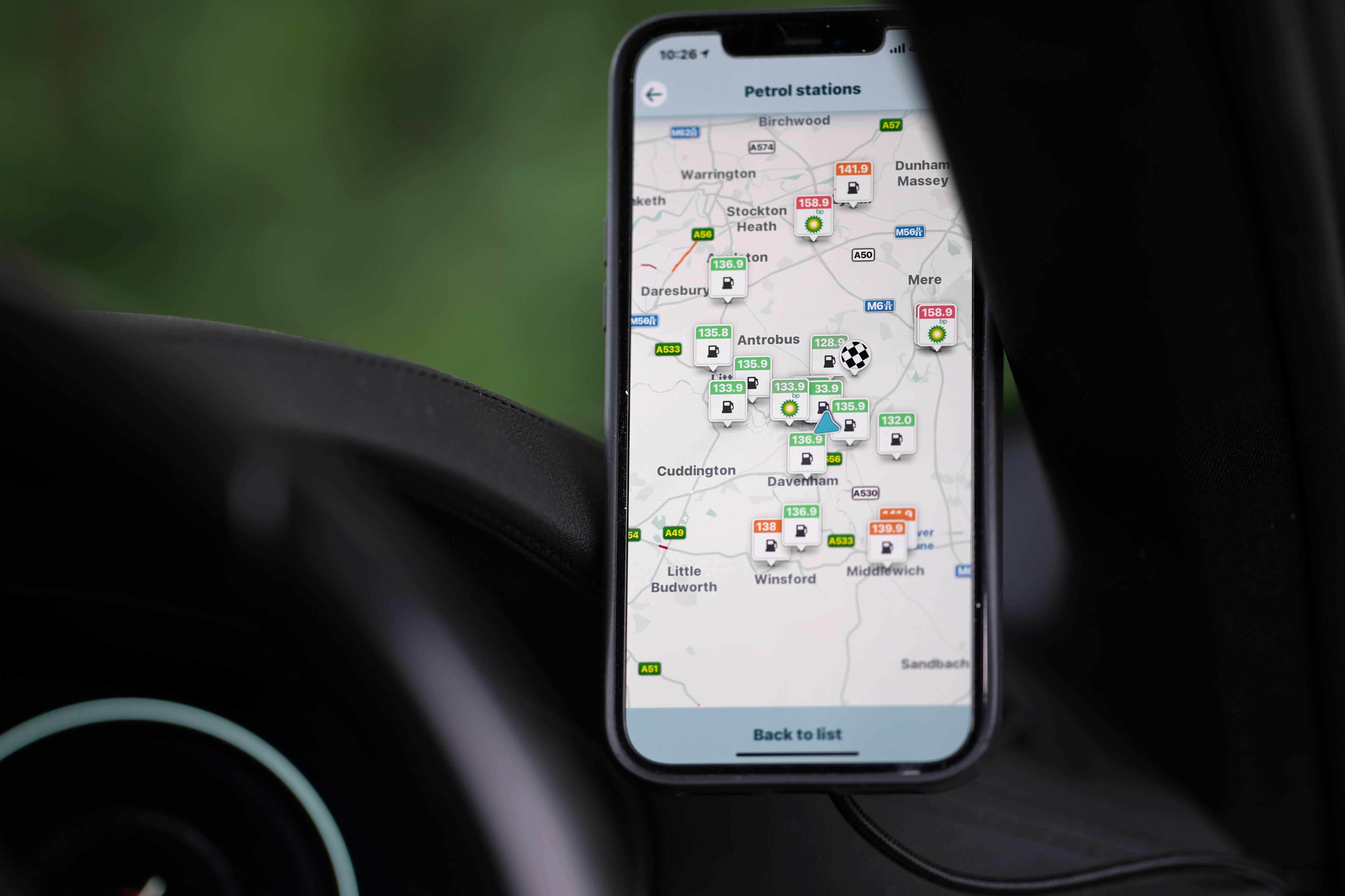 Waze ofrece una amplia gama de funciones que facilita la navegación.