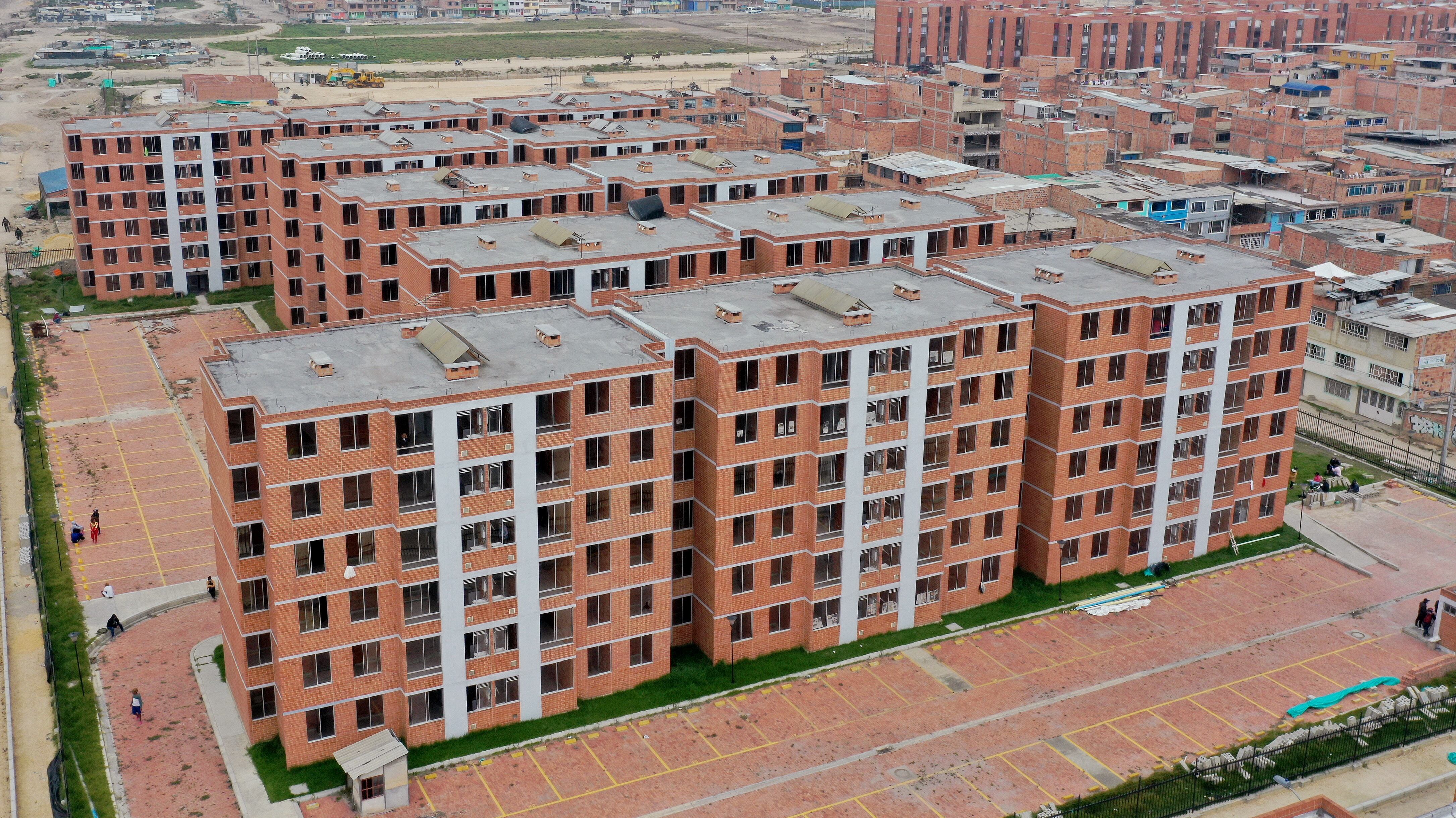 Es así como gracias al programa hoy en día del total de las ventas de vivienda en el país, más del 70 por ciento corresponden a vivienda de interés social.