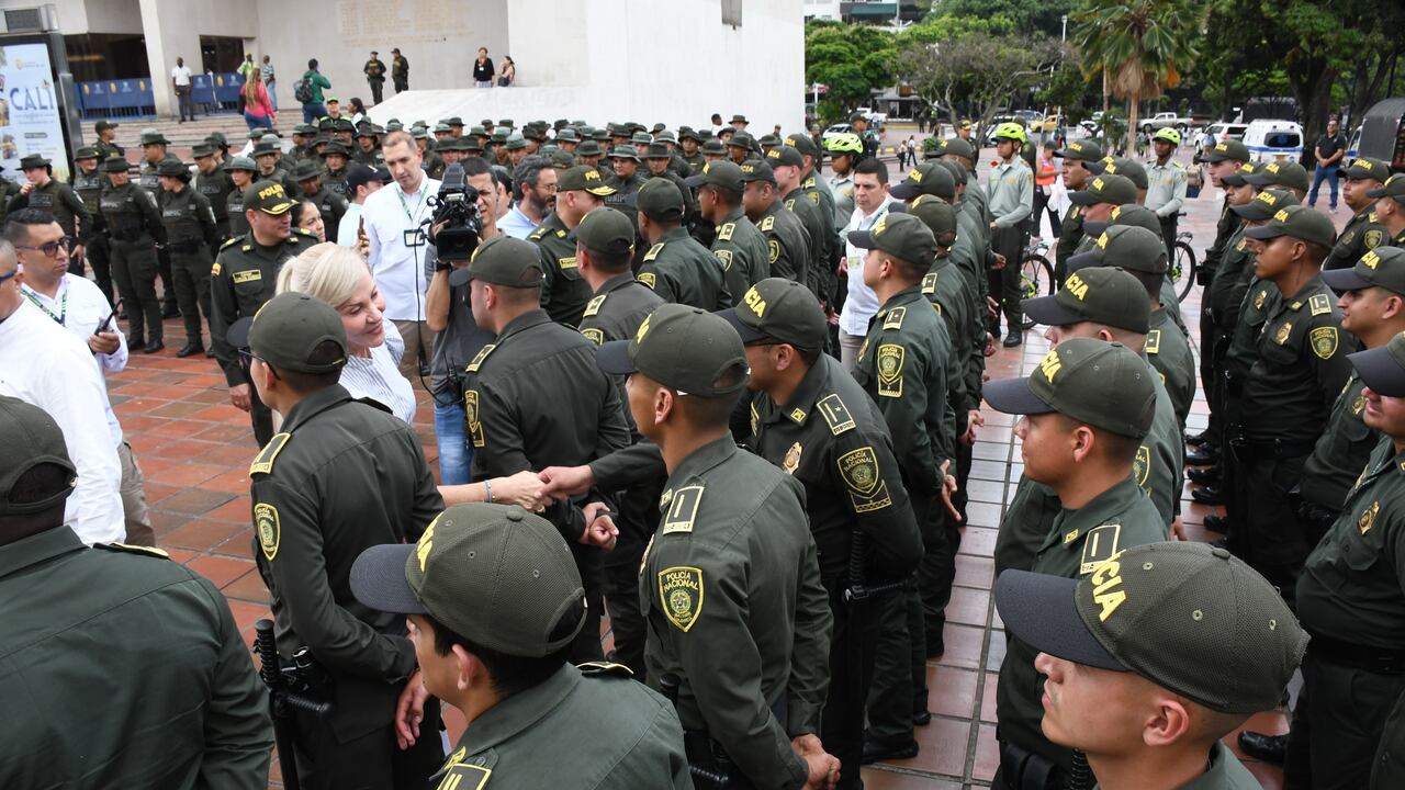 Cali: 500 nuevos efectivos de la policías llegan para Cali, con el fin de reforzar la seguridad en la Cop 16. EL País
