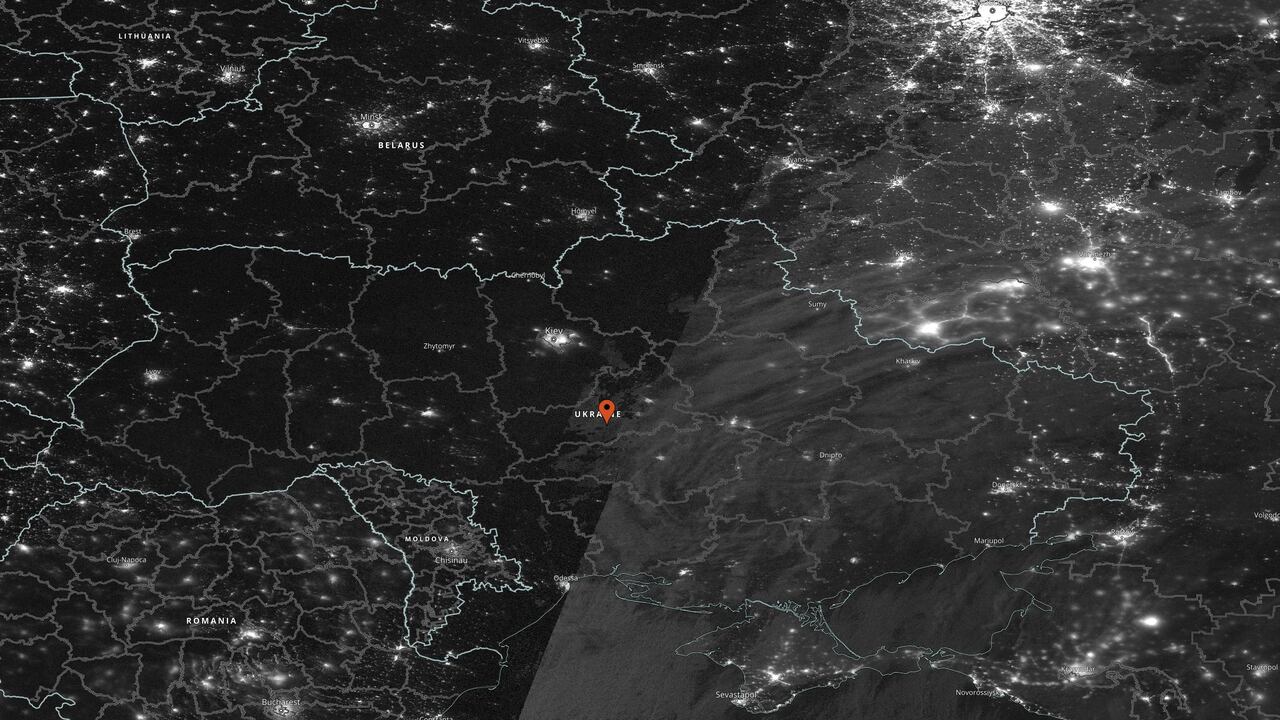 Ucrania se está quedando sin luz durante las noches según fotografías de satélites de la Nasa