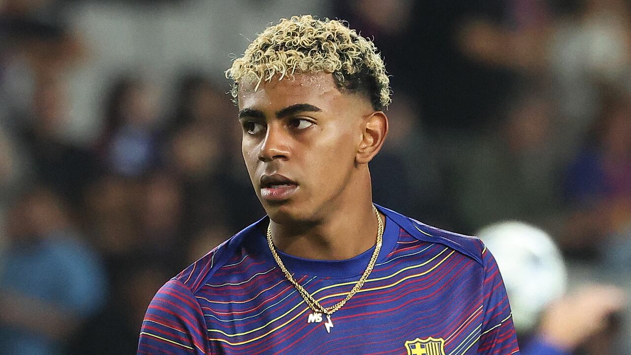 Lamine Yamal trains with a new necklace during the match between FC Barcelona and Paris Saint-Germain FC, corresponding to Matchday 2 of the League phase of the UEFA Champions League, at the Lluis Companys Stadium, in Barcelona, Spain, on October 1, 2025. (Photo by Joan Valls/Urbanandsport/NurPhoto) (Photo by Urbanandsport/NurPhoto) (Photo by Urbanandsport / NurPhoto via AFP)