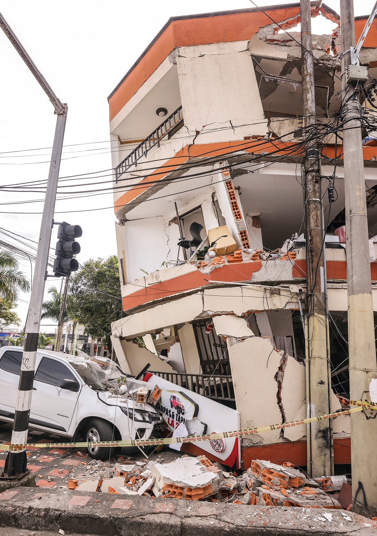 Miles de edificaciones se vinieron abajo tras el terremoto.