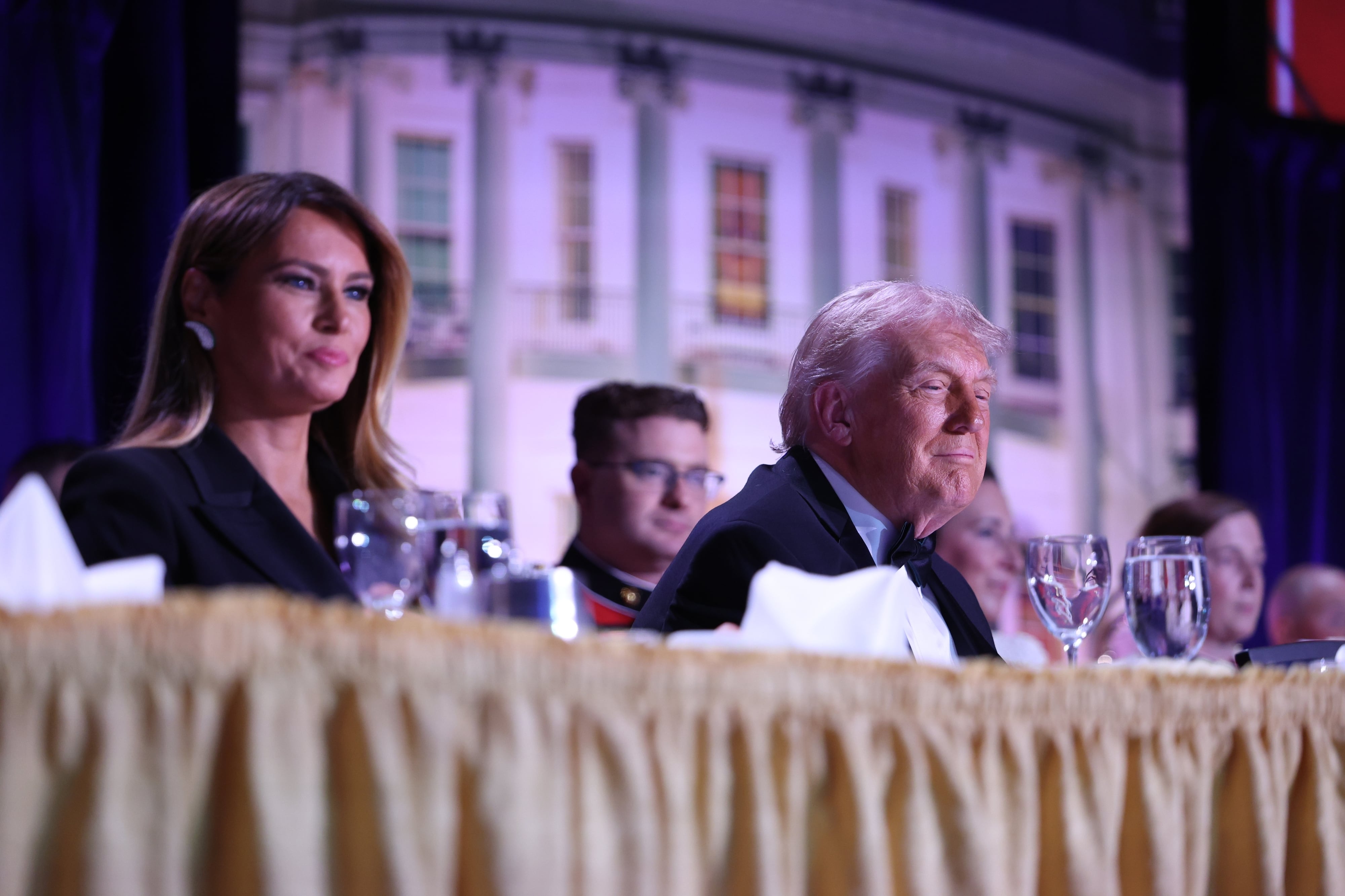 La primera dama Melania Trump y el presidente Donald Trump asisten a la cena anual de corresponsales de la Casa Blanca en el hotel Washington Hilton.