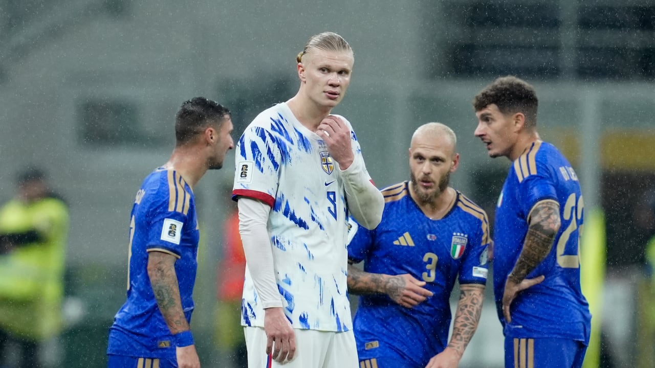 Haaland marcó doblete con Noruega y envió a Italia a repechaje.