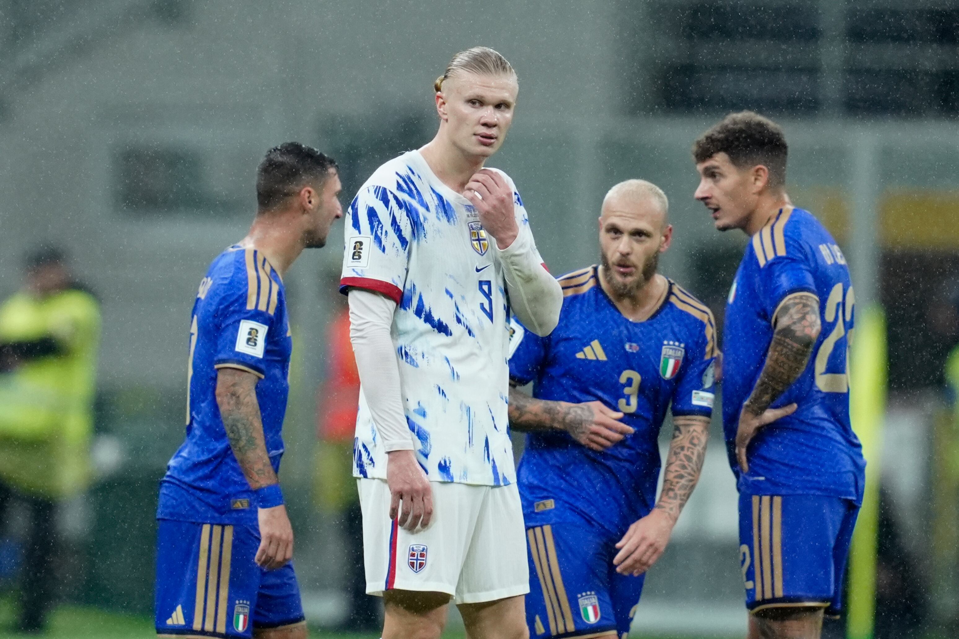 Haaland marcó doblete con Noruega y envió a Italia a repechaje.