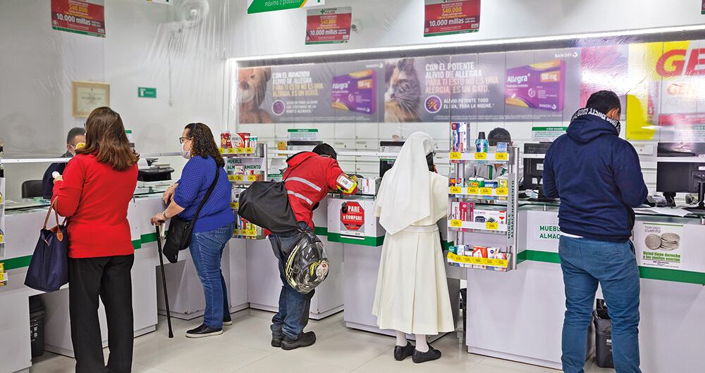     Los pacientes con enfermedades crónicas han estado reportando inconvenientes para acceder a sus tratamientos médicos porque las EPS no tienen los inventarios suficientes de medicinas. Esas entidades dicen que el giro de la UPC es insuficiente.