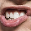 Una buenRemedios caseros ayudan a eliminar el dolor generado por las caries. Foto Gettymages. a alimentación