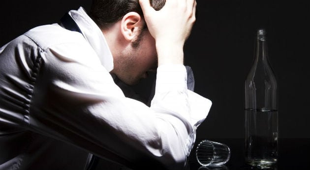 Un mayor consumo de alcohol se asocia con una menor densidad de la materia gris.