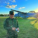 El capitán Carlos Vargas, (izq), fue designado para manejar las comunicaciones en la Octava División del Ejército.