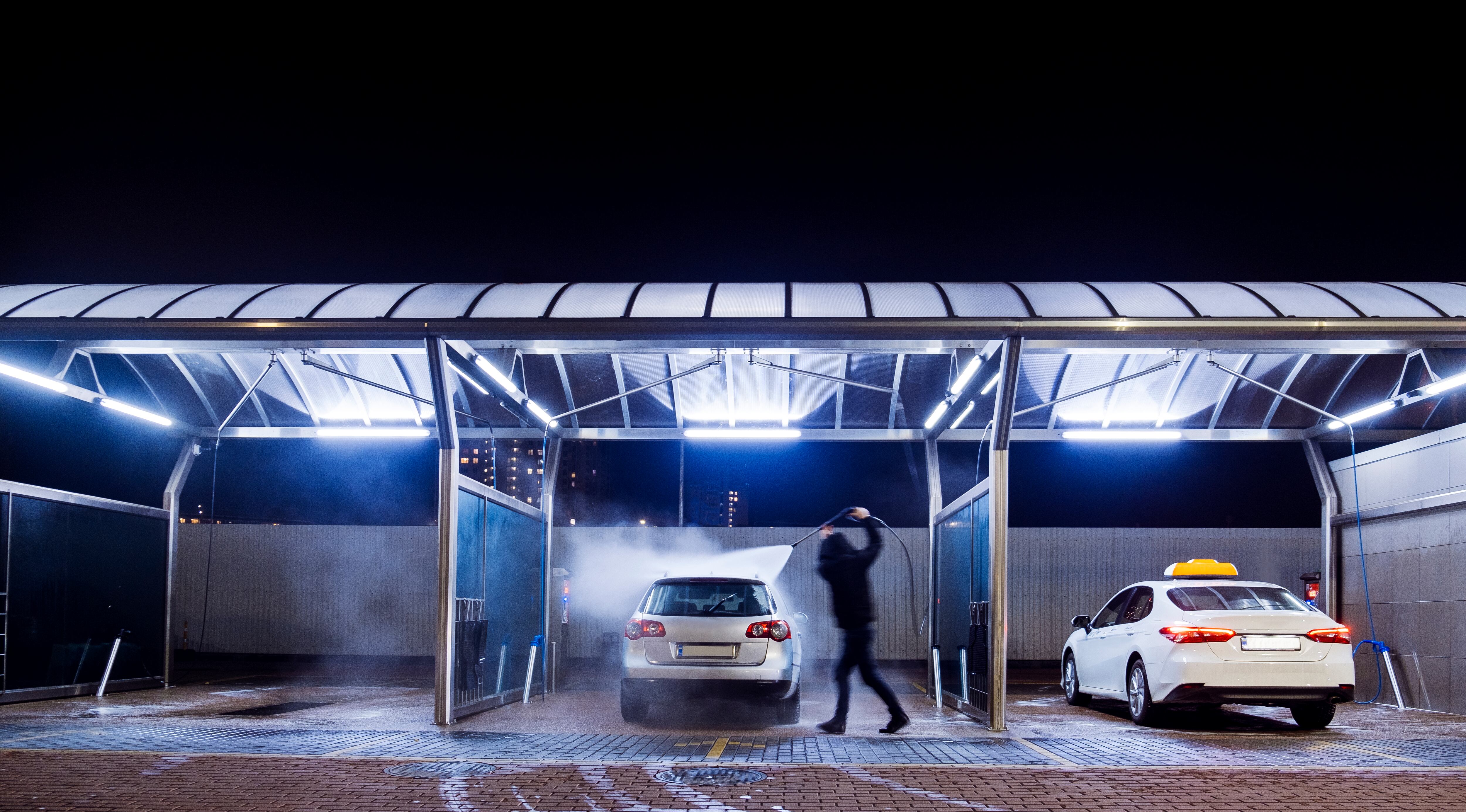 La época de lluvias supone un mayor reto para el cuidado de los carros. Es cuando más hay que lavarlos.