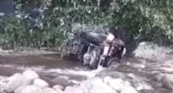 El vehículo cayó a la quebrada La Lejía.