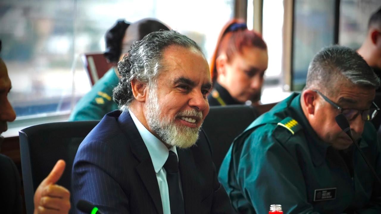Armando Benedetti participó en la reunión del Plan Democracia.