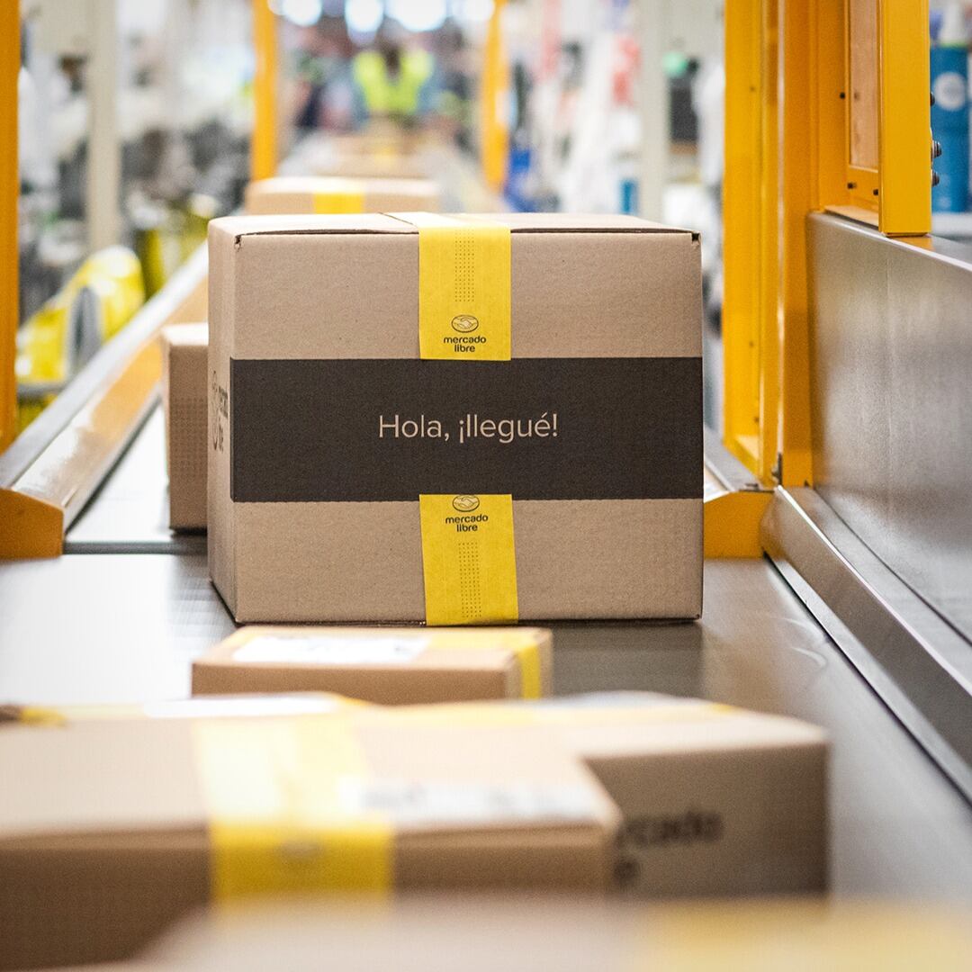Mercado Libre refuerza su operación y garantizar la entrega de regalos antes de noche buena.