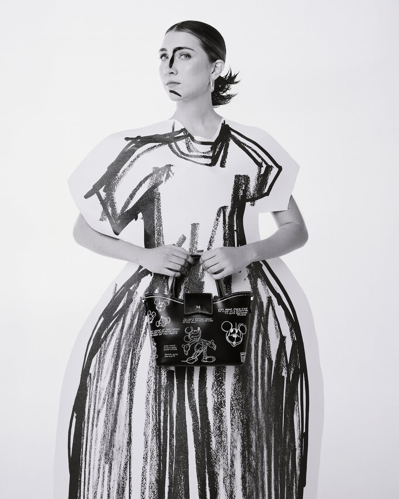 Inspirada en los primeros sketches de Mickey Mouse y en las líneas en blanco y negro que lo convirtieron en un ícono, Sueños presenta 21 piezas unisex en la misma paleta monocromática.