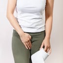 Levantar las piernas es una recomendación que podría ayudar contra la retención de líquidos.