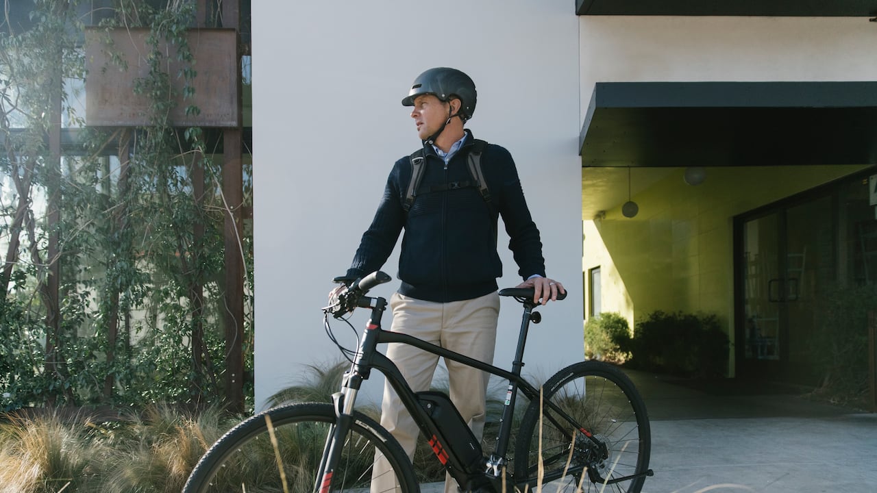 Florida debate limitar velocidad y exigir licencias para bicicletas eléctricas.