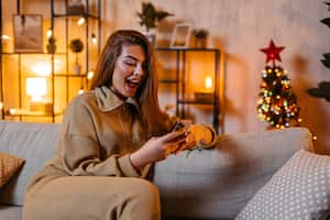 Las personas suelen recibir mensajes para estas fechas, pero debido a la alta demanda, en muchas ocasiones, no llegan.