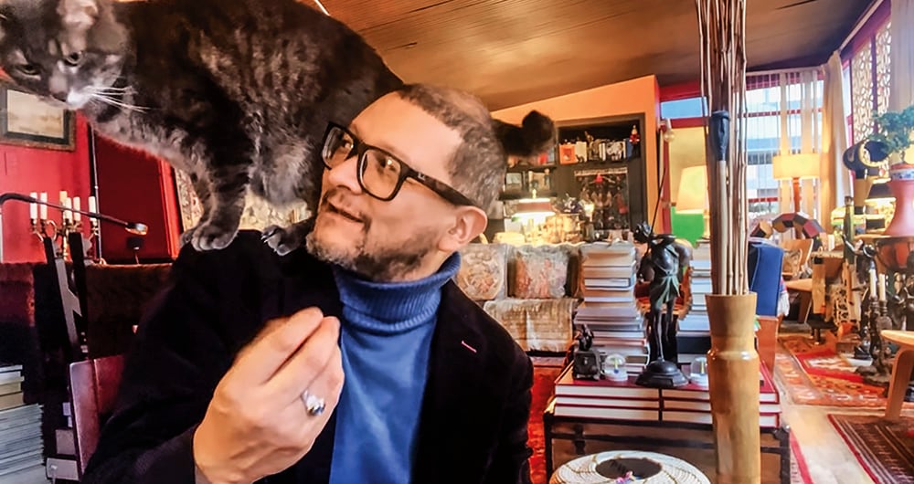   En su canal de YouTube, Sanabria, acompañado por su gato, ha dicho que las denuncias en su contra se deben a su posición política y que no hay pruebas de los presuntos abusos.