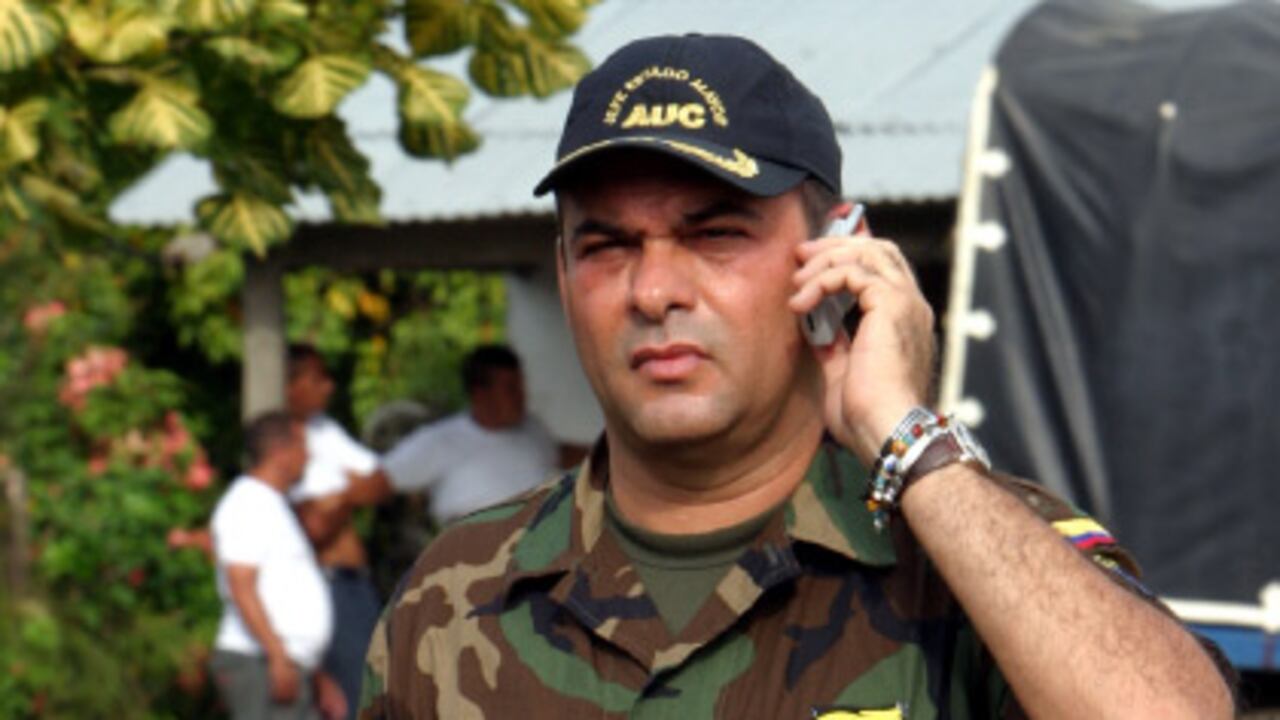 Con sus declaraciones el extraditado jefe paramilitar Salvatore Mancuso puede estar buscando beneficios para su familia.