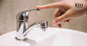 El irresponsable consumo de agua y algunas prácticas dentro de las viviendas, ponen en riesgo el abastecimiento. Foto: EAAB.