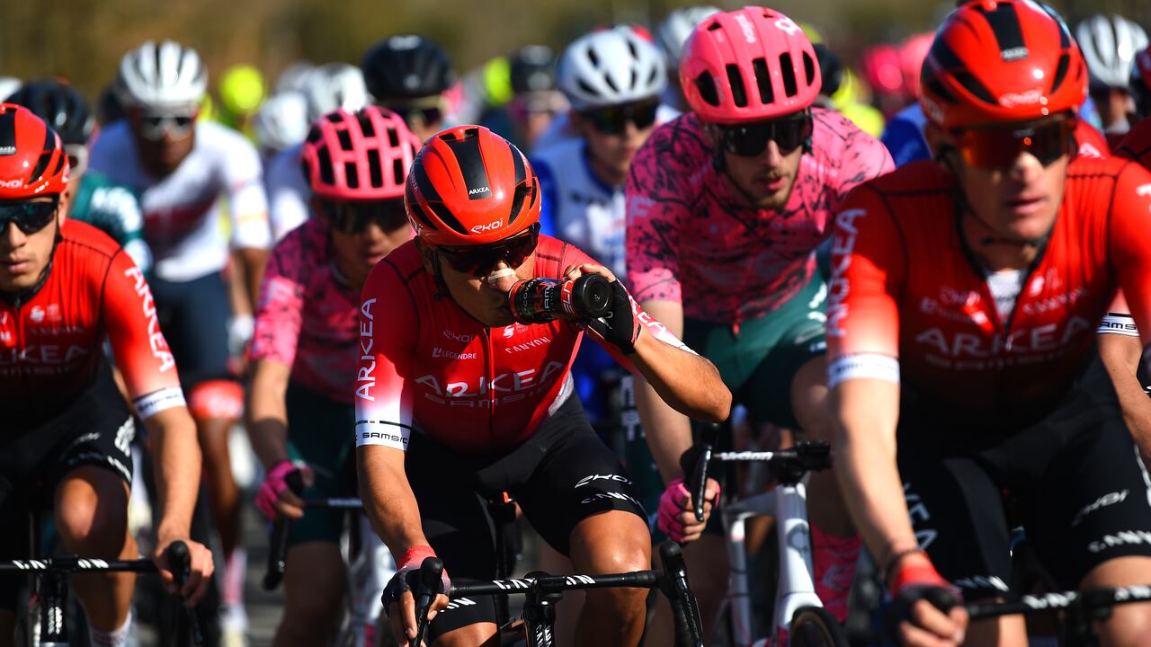 LA SEYNE-SUR-MER, FRANCE - FEBRUARY 18: Nairo Alexander Quintana Rojas of Colombia and Team Arkéa - Samsic cools down to refresh itself during the 54th Tour Des Alpes Maritimes Et Du Var 2022 - Stage 1 a 176km stage from Saint Raphaël to La Seyne-sur-Mer / #TDHV22 / on February 18, 2022 in La Seyne-sur-Mer, France. (Photo by Dario Belingheri/Getty Images)
