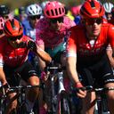 Nairo Quintana en cabeza del pelotón durante la primera etapa de los Alpes Marítimos