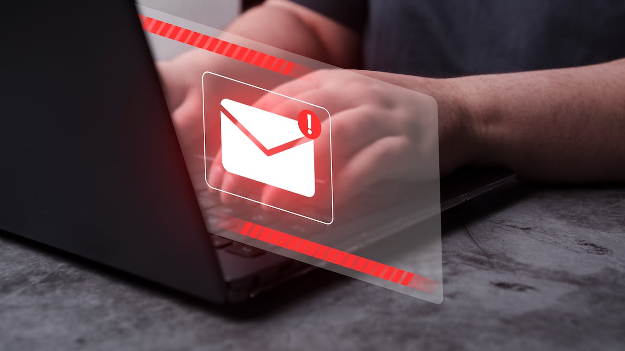 Los hackers están al acecho para robar cuentas de correo electrónico.