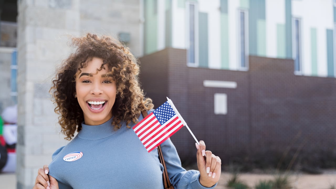Si ha vivido en EE.UU. como residente permanente legal durante al menos cinco años, podrá solicitar la ciudadanía