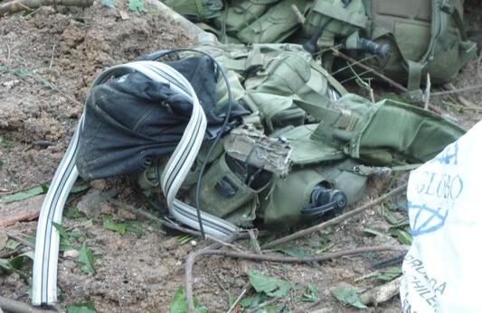 Las mochilas que llevaban los insurgentes al momento del bombardeo.