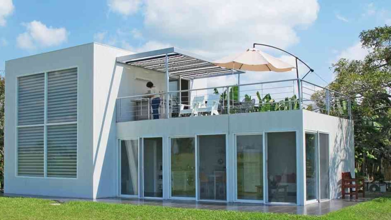 Construcción de vivienda en PVC. Sistema constructivo Azembla.