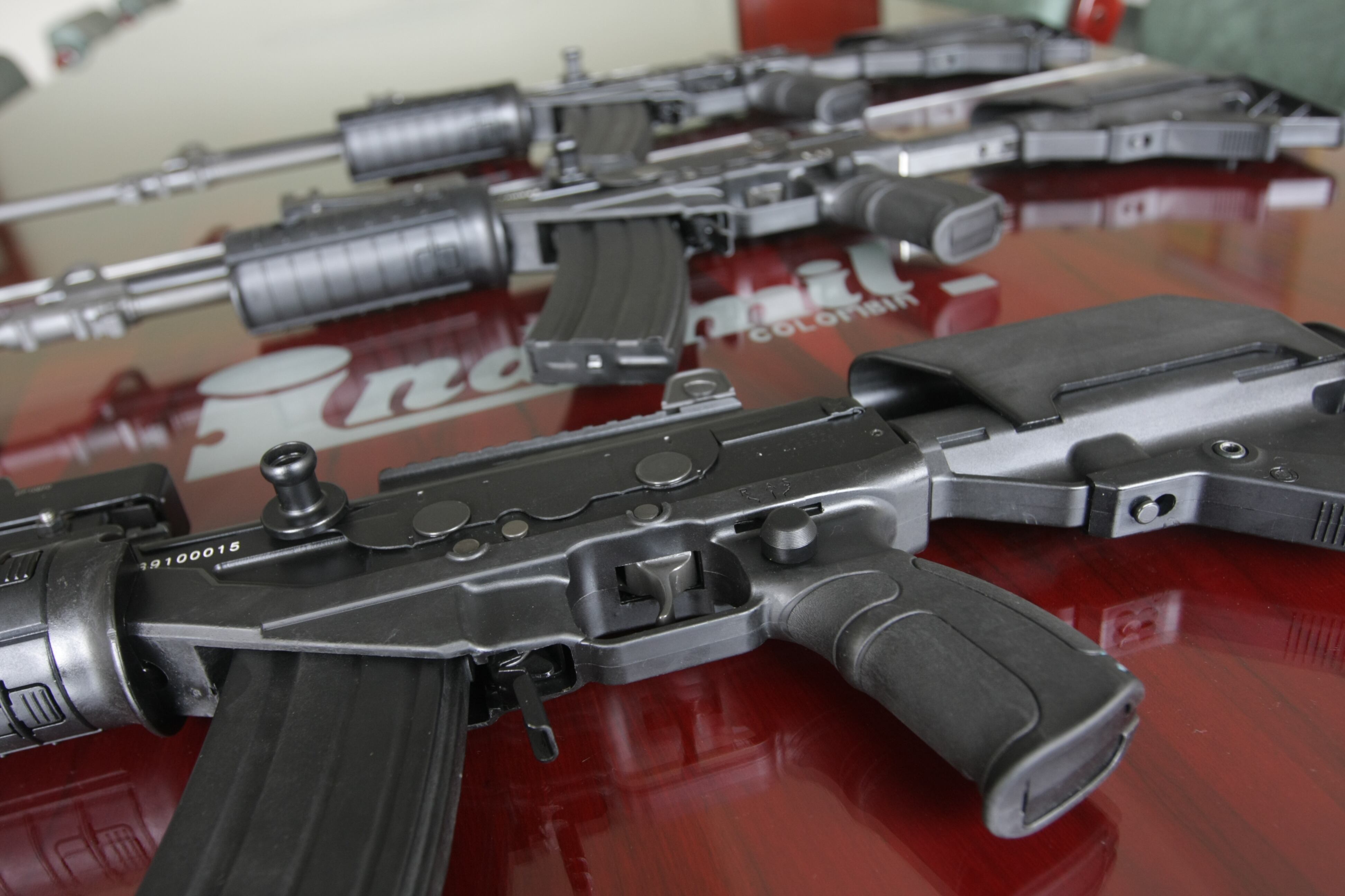 Israel no solo vende armas a Colombia  sino a muchos países del mundo. Además, es una de las naciones con mayor poderío militar según  Global Fire Power.