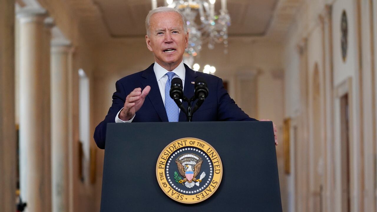 “Como diría mi hermano, ‘¡fíjate!’ (...). Un hito pionero, y eso importa, importa”, dijo Biden. (AP Foto / Evan Vucci)