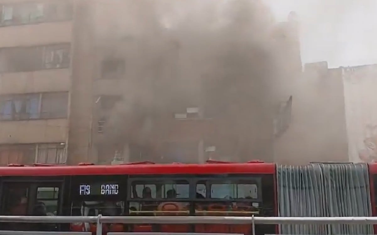 Reportan incendio en la avenida Caracas con calle 22.