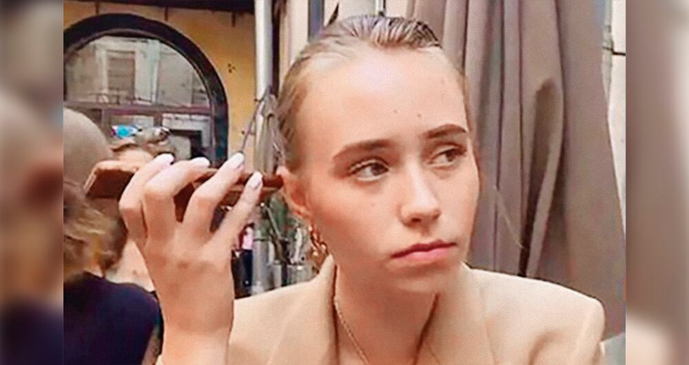 Su otra hija es Luiza, y, aunque no la reconoce como tal, su parecido con Putin es innegable. Hoy el presidente tendría una relación amorosa con la exgimnasta Alina Kabaeva. Se cree que tienen hijos juntos y que ella está escondida en Suiza.