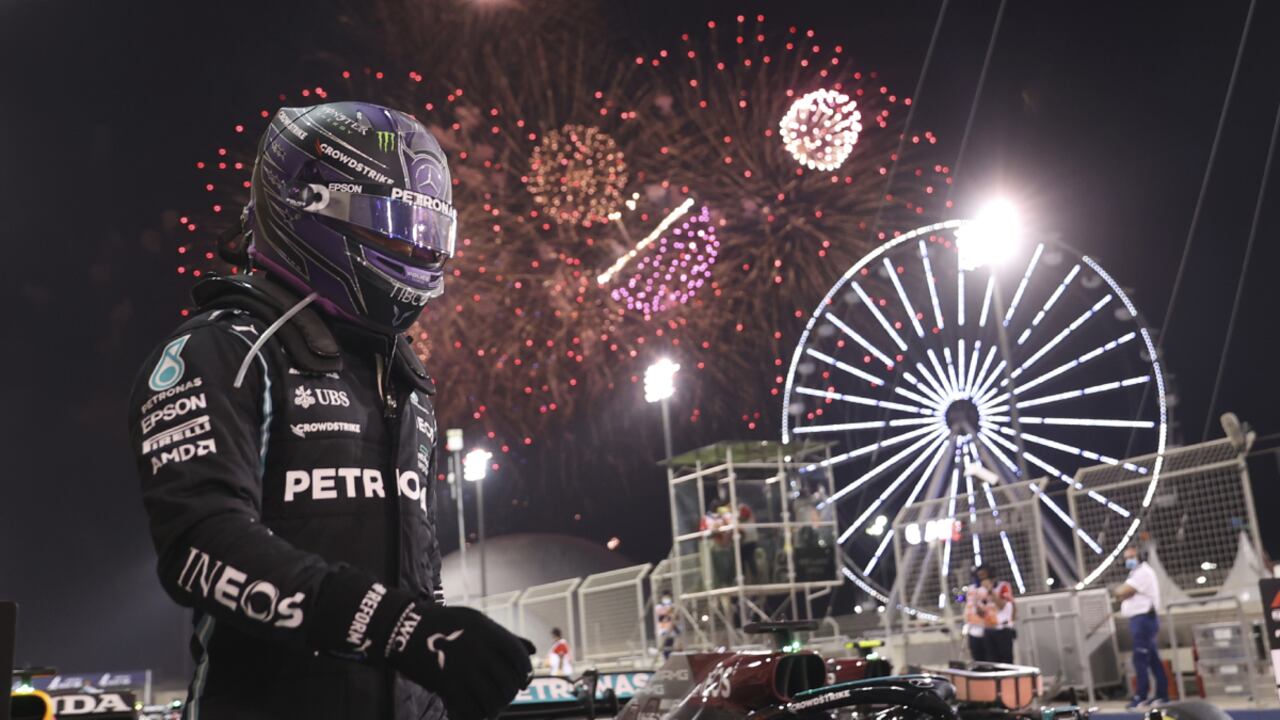 Lewis Hamilton buscará recuperar el título que perdió en 2021 con Max Verstappen.