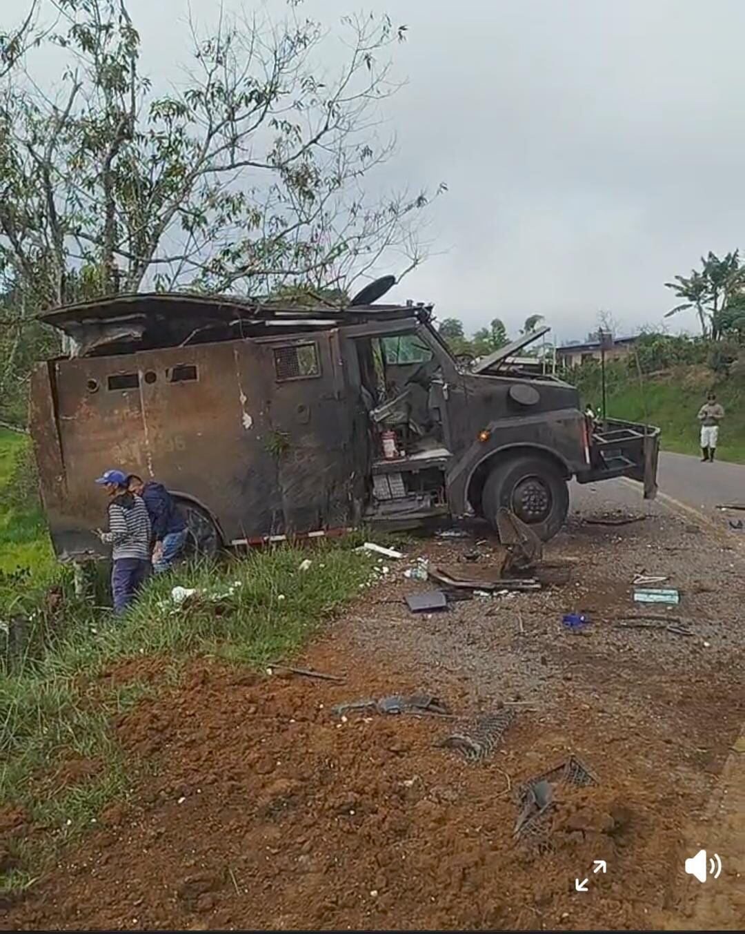 Este vehículo de la Policía era usado para los controles policiales en el casco urbano del municipio de El Tambo, ubicado al occidente del departamento del Cauca.