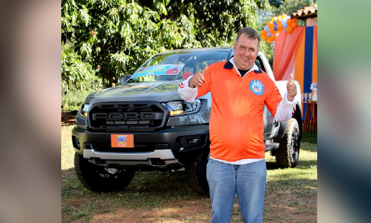 Hilario Ríos es el protagonista de la curiosa historia de un hombre que se ganó un carro, se emborrachó de alegría y terminó estrellado y dejan do sin luz a su pueblo en Paraguay.