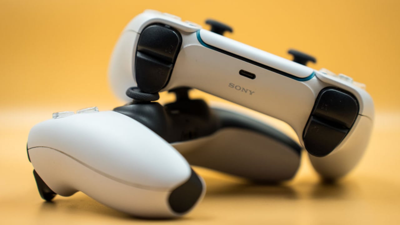 Diversos usuarios de PlayStation 5 han expuesto en foros su inquietud por el desgaste acelerado de la batería en sus controles DualSense, buscando respuestas y soluciones al respecto.