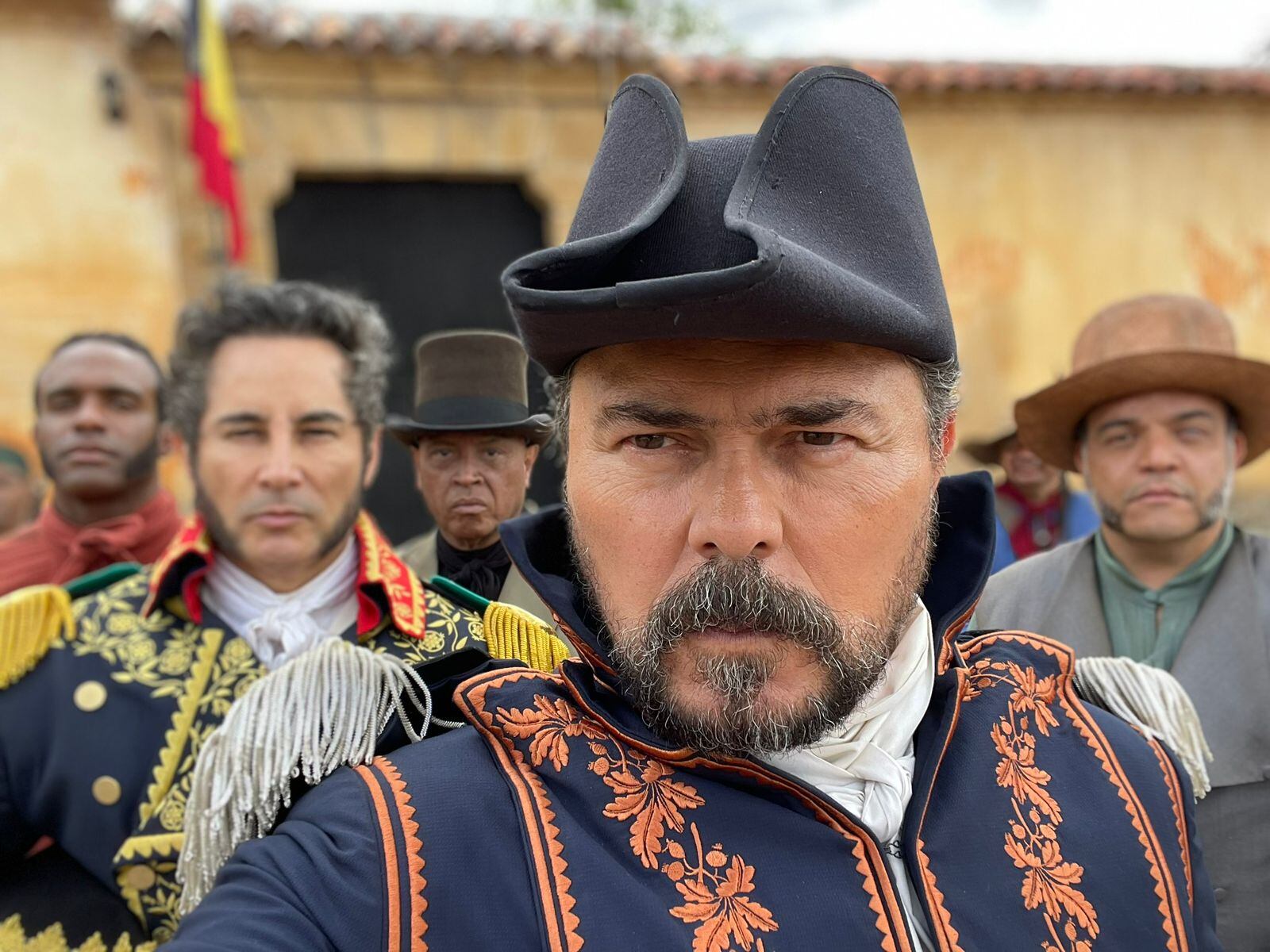 El actor Luis Alfredo Velasco en el set de la película 'Padilla'