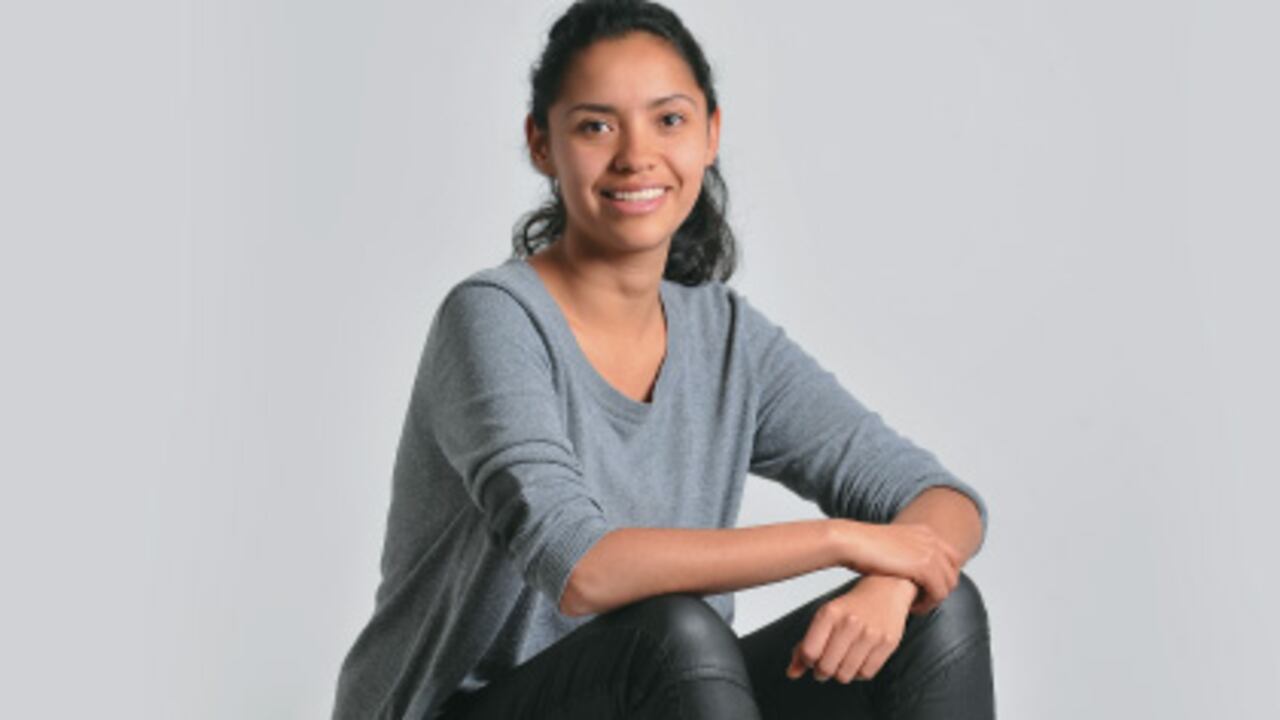 Johanna Villamil, de 27 años, tomó las banderas de la asexualidad con el fin de enseñar a la sociedad que no es una disfunción ni una aberración sino otra categoría más, como ser heterosexual, bisexual u homosexual.