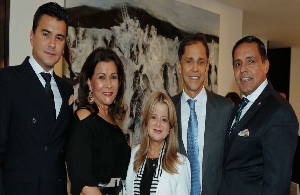 Jorge Paz, Ivette Uhía de Caro, Elsa Noguera de la Espriella, Juan Carlos Hernández y Gitanillo de América.