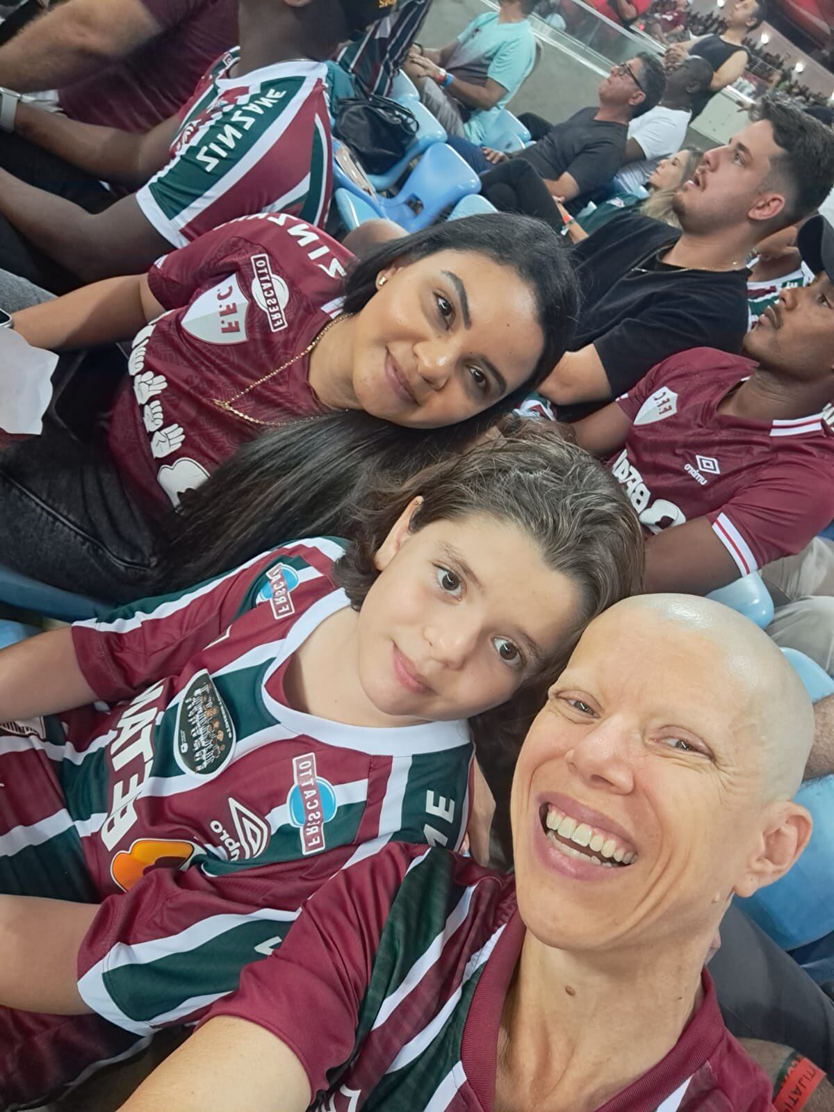 Jhon Arias y el gesto para aplaudir con aficionados del Fluminense.
