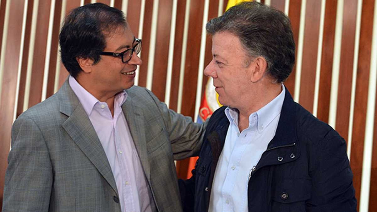 El expresidente Juan Manuel Santos y el presidente electo, Gustavo Petro.